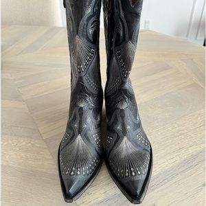 Never worn Old Gringo embroidered leather boot